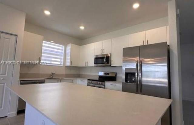 2265 SE 30th Street 2265, Homestead, FL 33035 - 2265 Southeast 30th Street, Homestead, FL 33035