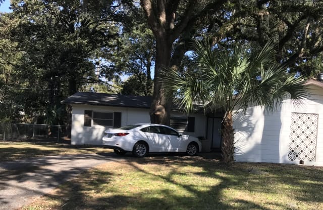 3404 Nw 7th Pl - 3404 Northwest 7th Place, Gainesville, FL 32607