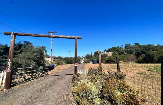 Stunning 3BR/3BA + Loft Home | 1,920 SqFt | Wrap-Around Deck & Incredible Views! Gallery 3
