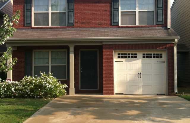 306 Lauren Dr: 2-story, 3BD, 2.5BA home with 1-car, attached garage. Conveniently located only minutes to I-85 access. Available July 2025! photos photos