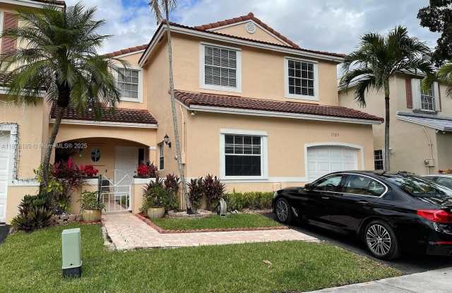 17265 NW 7th St photos photos