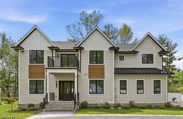 17 Arlington Dr Gallery 1