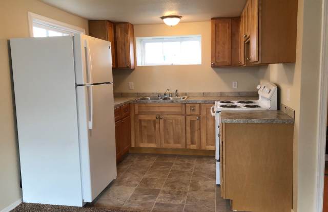 320 W Pine St - 320 1/2 photos photos