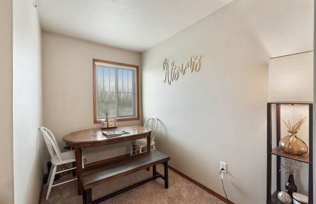 2 Bed, 1.5 Bath 2nd Floor - 1,165 sq ft Gallery 3