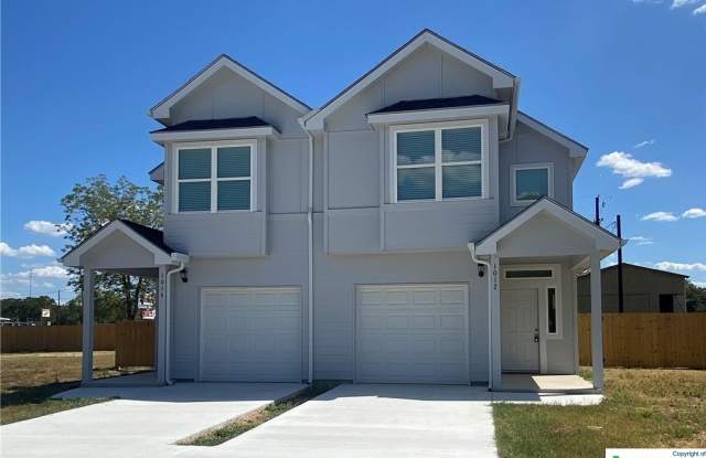 1006 E Fannin Street - 1006 East Fannin Street, Luling, TX 78648