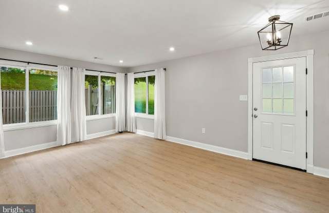 18646 MUSTARD SEED Court Gallery 4