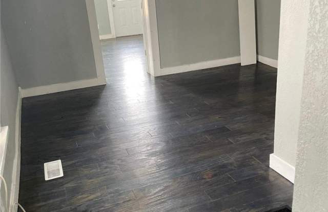 3108 E 3rd Street Gallery 4
