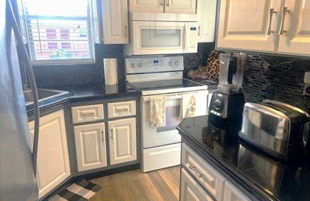 1943 SW Palm City Road Gallery 3