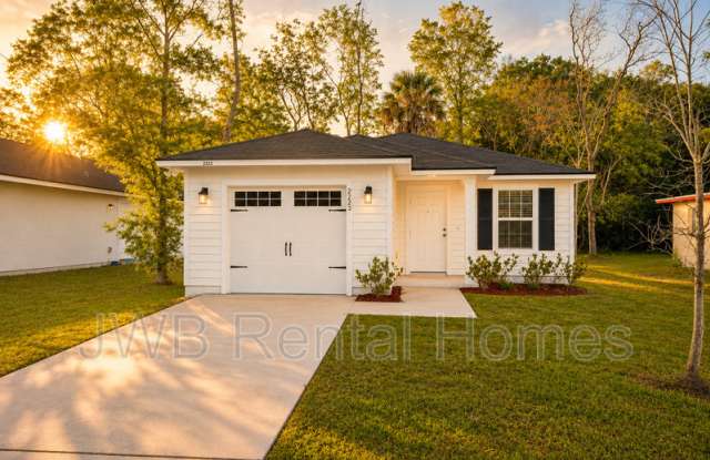 2223 2nd St W photos photos