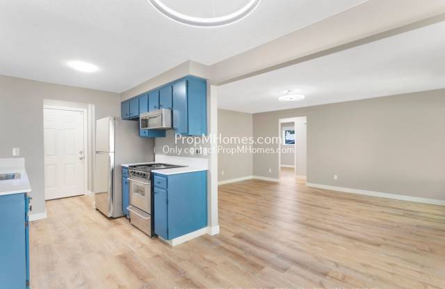 Thoughtfully Updated Two Bedroom Duplex in Oak Grove! DEPOSIT SPECIAL photos photos