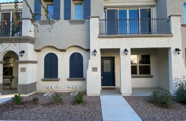 BEAUTIFULLY UPDATED 3 bed/2bath TOWNHOME in GILBERT! - 4058 East Erie Street, Gilbert, AZ 85295