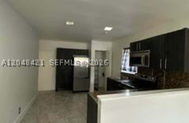 3411 NW 9th Ct Gallery 4