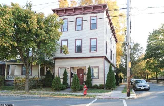 588 Argyle Ave photos photos