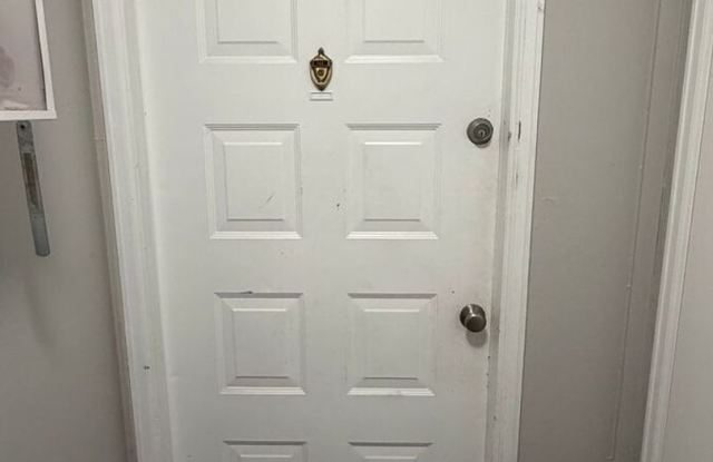 2 Bedroom 1 Bathroom Apartment in Lakewood Gallery 4