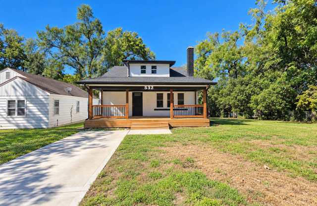 Spacious & Updated 6-Bedroom, 2-Bath Home with Modern Finishes! Gallery 1
