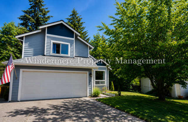 Updated 3 bed in convenient CK location with hot tub and large deck! photos photos