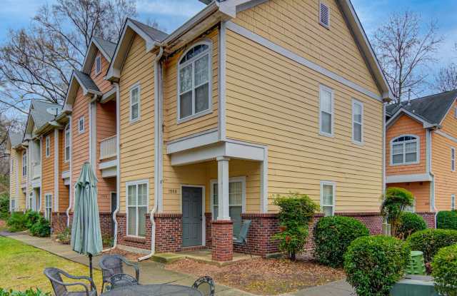 Live off Central Ave. in END UNIT 2 bed/2.5 bath Townhome (NO CARPET!) photos photos
