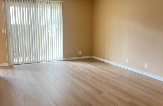 2 Bed • 1 Bath, Upstairs Unit - Updated Flooring Gallery 3