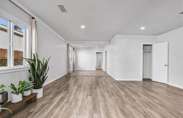 840 Dickson Street Gallery 2