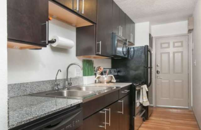 1532 Royal Crest Dr Gallery 2