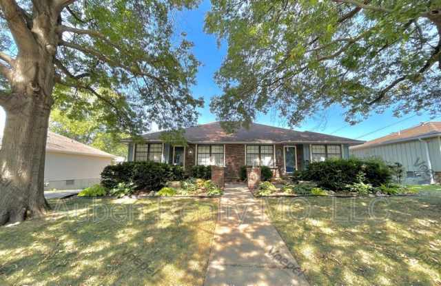 1711 SW Skyline Drive - 1711 Southwest Skyline Drive, Blue Springs, MO 64015