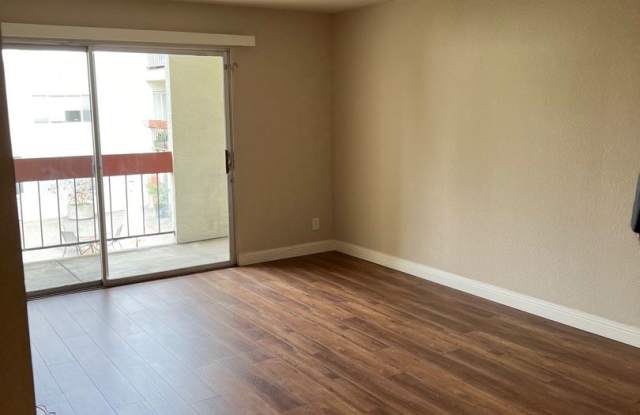 Sunny 1BR in Prime Oakland Location - Pool, Gym  Garage Parking photos photos