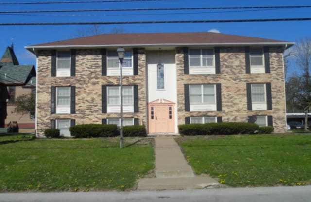 620 East Broadway - 620 E Broadway, Monmouth, IL 61462