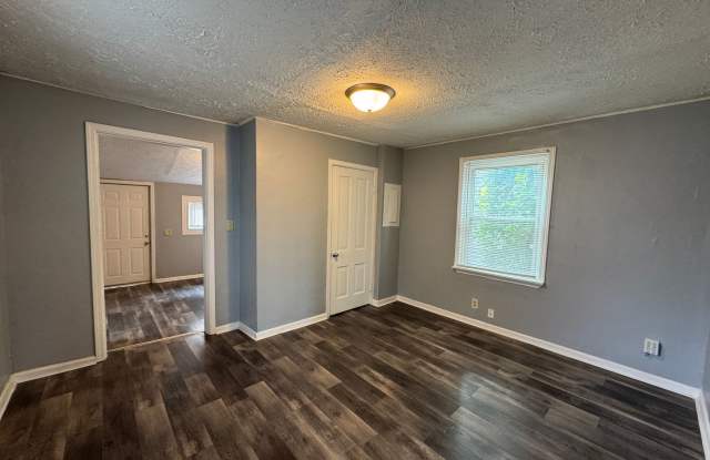 Bates-Hendricks 2 Bedrooms 1 Bath Gallery 4