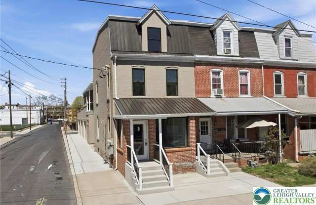 1425 W Gordon Street photos photos