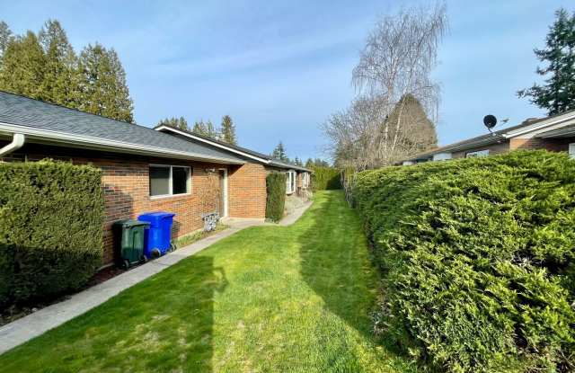 Gresham Duplex with Private Yard and a Single Car Garage! Gresham Station! photos photos