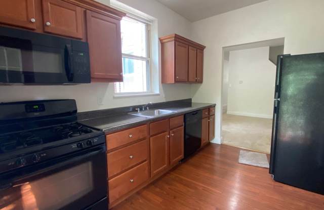 2BR Townhouse with Fully Equipped Kitchen  W/D Included! Great Location! Call Now! photos photos