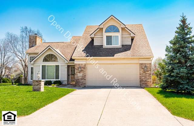 Now available!! $300.00 off first months rent! photos photos