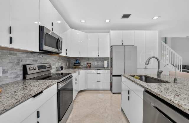 5040 HERON Place Gallery 2