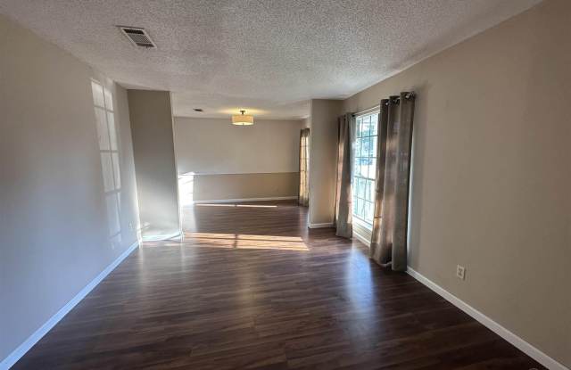 7810 Folkstone Dr Gallery 4