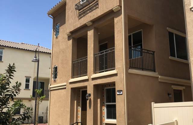 738 Ash Ln - 738 Ash Ln, Pomona, CA 91767