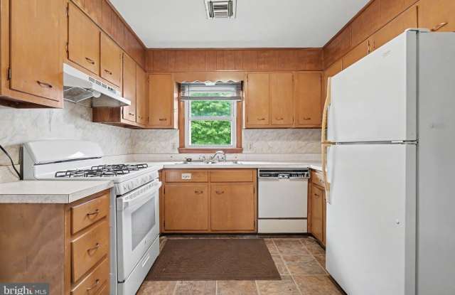 4800 CREEKVIEW Road Gallery 3