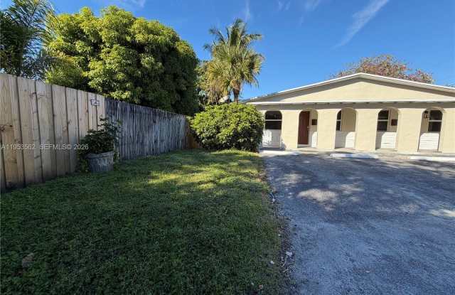 951 SW 16th St photos photos