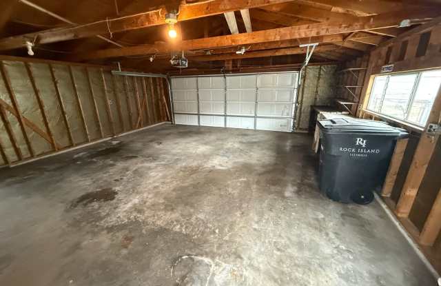3B / 1B home with over 1200 square feet! Gallery 4