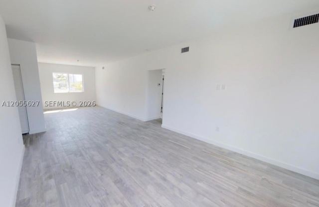 321 S Shore Dr Gallery 2
