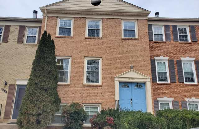 10270 FRIENDSHIP COURT - 10270 Friendship Court, Kings Park West, VA 22032