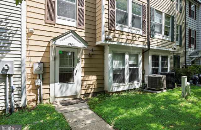 2504 GREENWOOD Drive Gallery 2