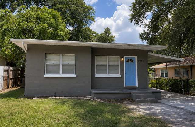 2211 W. Woodlawn Ave. photos photos