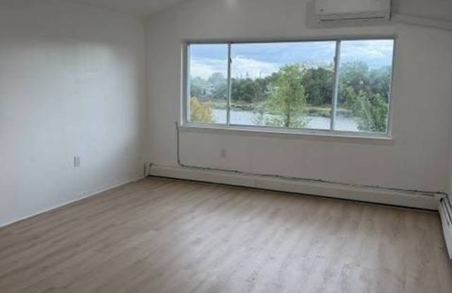 218 Howe Ave Apt 2 Gallery 1