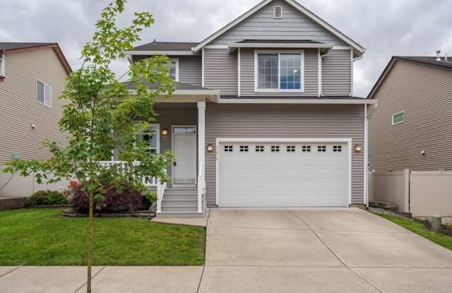 4 Bedroom 2.5 Bath with fenced backyard with lawn mowing service - 11613 Northeast 104th Street, Five Corners, WA 98662