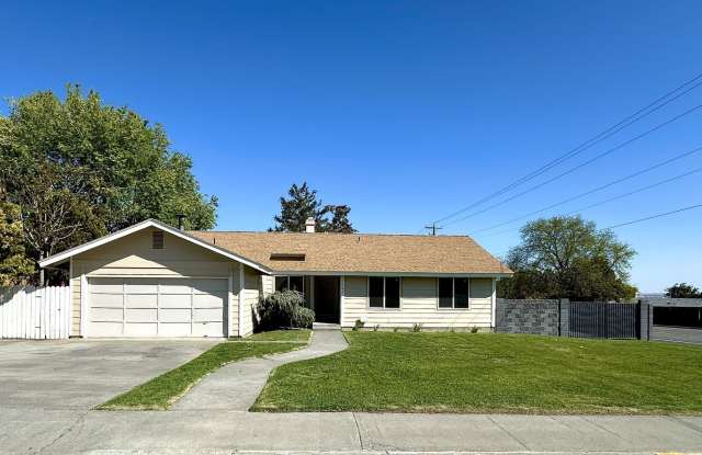 Tasteful 5-Bedroom Home with Dual Primary Suites - Kennewick photos photos