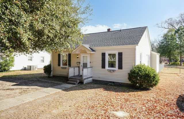 Two Bedroom Home! - 1008 North Orange Avenue, Dunn, NC 28334