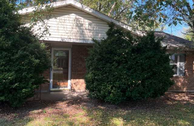 Spacious 3 bedroom house in SW Springfield! photos photos