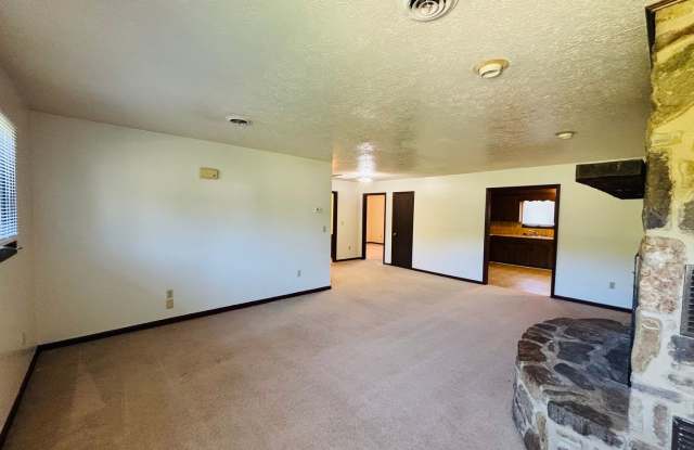 2 Bedroom, 1 Bath Duplex Gallery 4