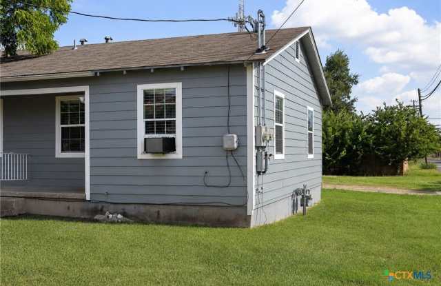 122 W Avenue A Gallery 3