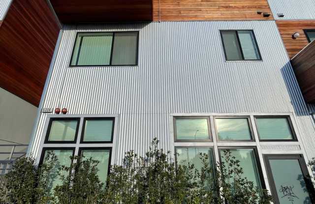 $500 OFF FIRST MONTH"S RENT!! SPACIOUS STUDIO IN OAKLAND! photos photos